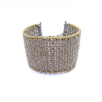 GRID Macrame Cuff Macrame βραχιόλι με κηροκλωστή και χρυσοκλωστή