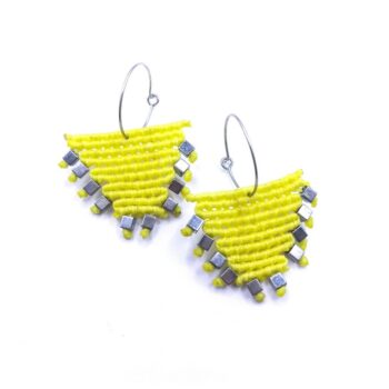 SILVER TRIANGLE Macrame Earrings Macrame σκουλαρίκια "τριγωνάκια" με αιματίτες και ατσάλινο κούμπωμα