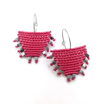 SILVER TRIANGLE Macrame Earrings Macrame σκουλαρίκια "τριγωνάκια" με αιματίτες και ατσάλινο κούμπωμα