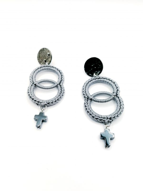 CROSSES Knitted Earrings Πλεκτά σκουλαρίκια με ατσαλινο κούμπωμα και αιματίτη σε σχήμα "σταυρό"
